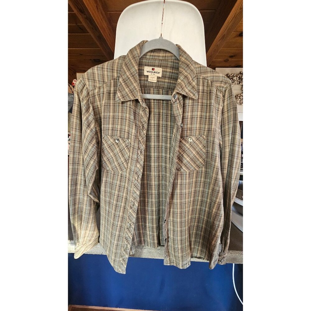 Woolrich brand long sleeve button-up women's shirt. Size L.
